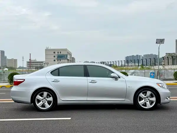 Lexus LS 2006