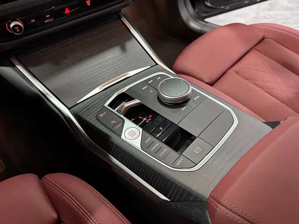 BMW 3 Series 2025 — фото 12