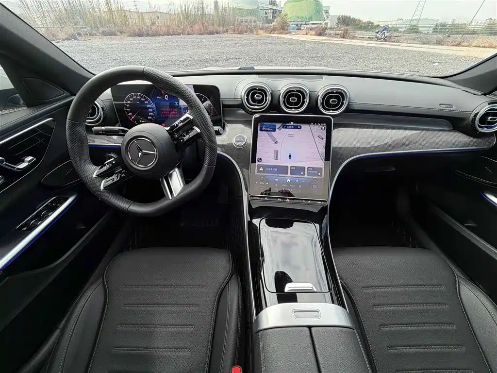 Mercedes-Benz C-Class 2025 — фото 10