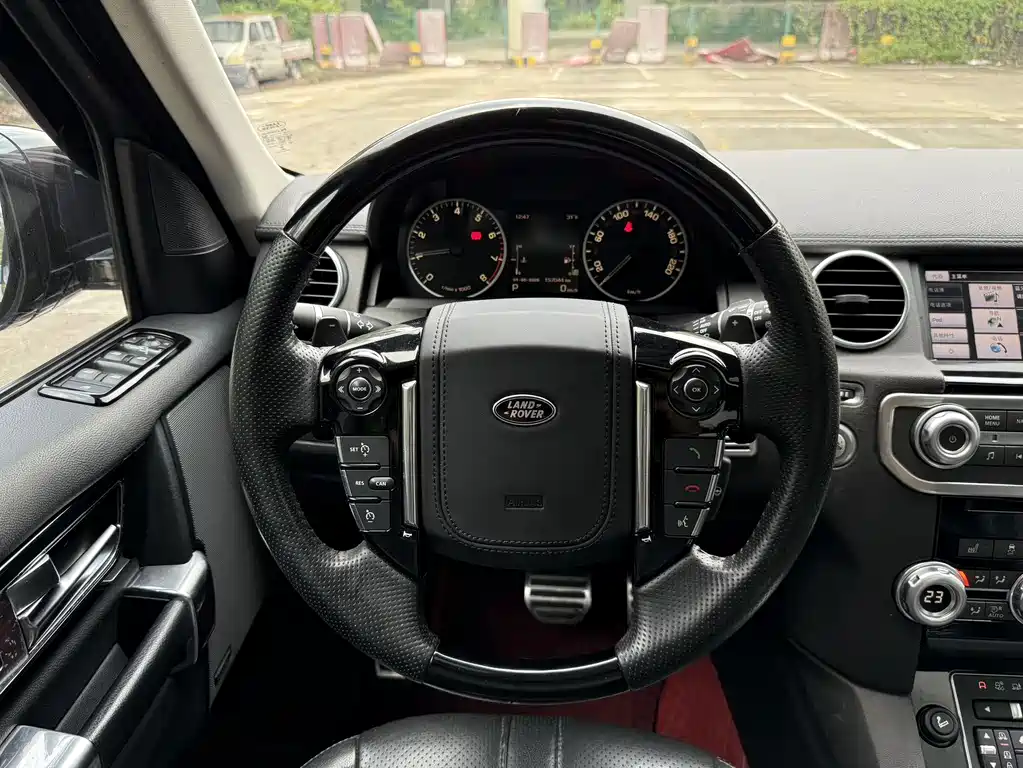 Land Rover Discovery 2015 — фото 16