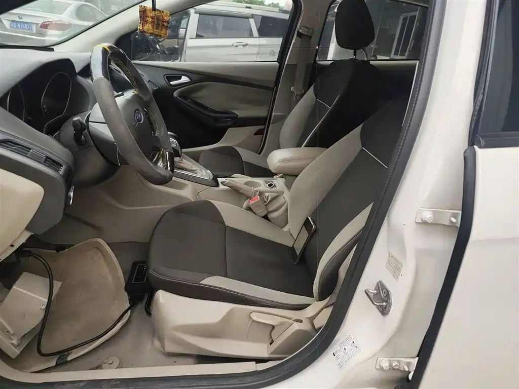 Ford Focus 2015 — фото 11