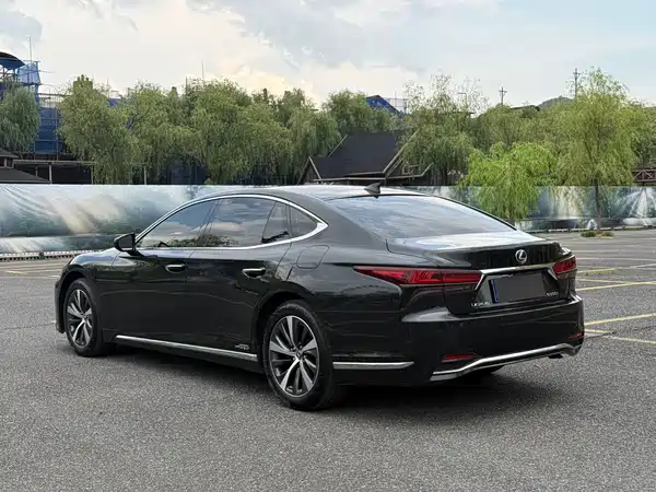 Lexus LS 2022