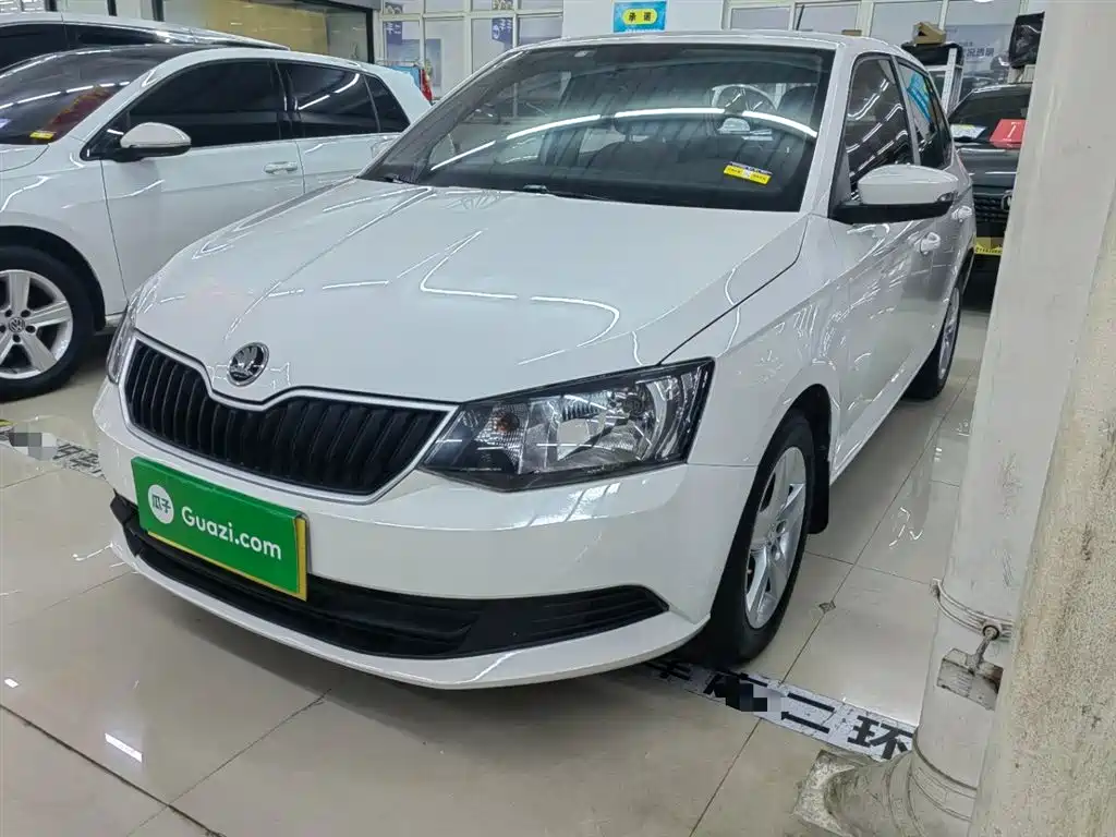 Skoda Fabia 2017 — фото 2