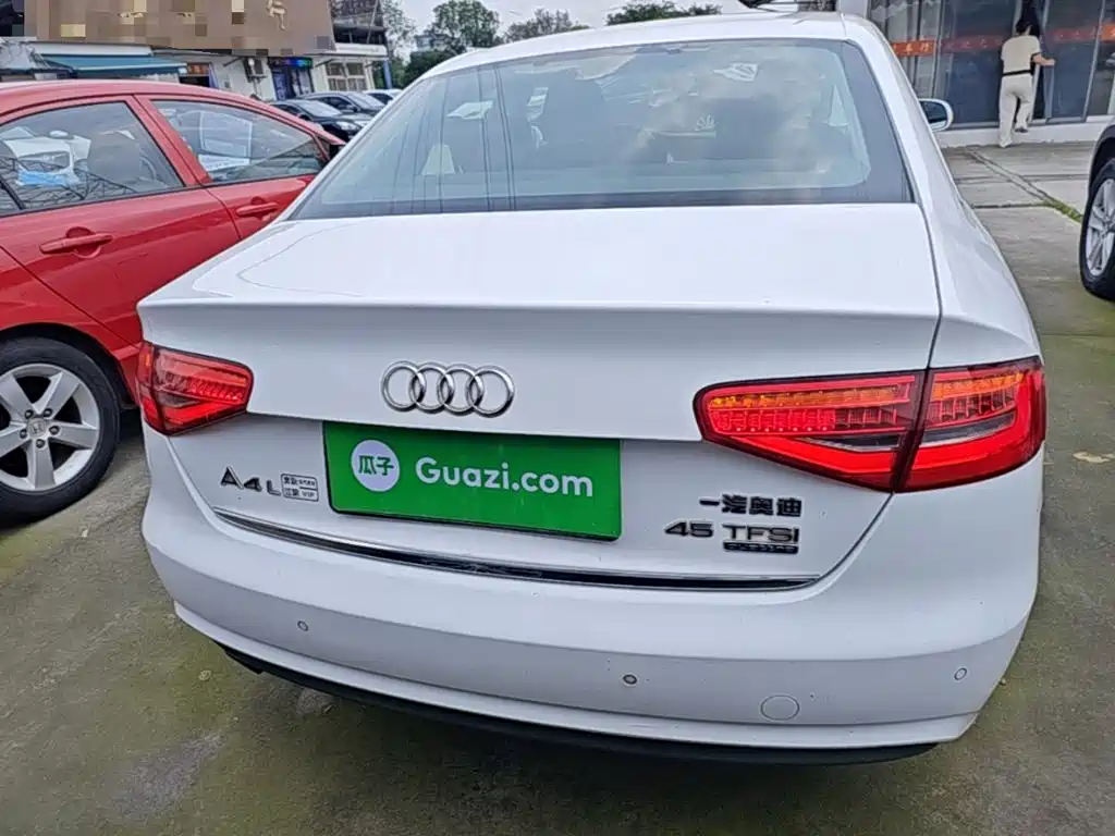 Audi A4L 2015