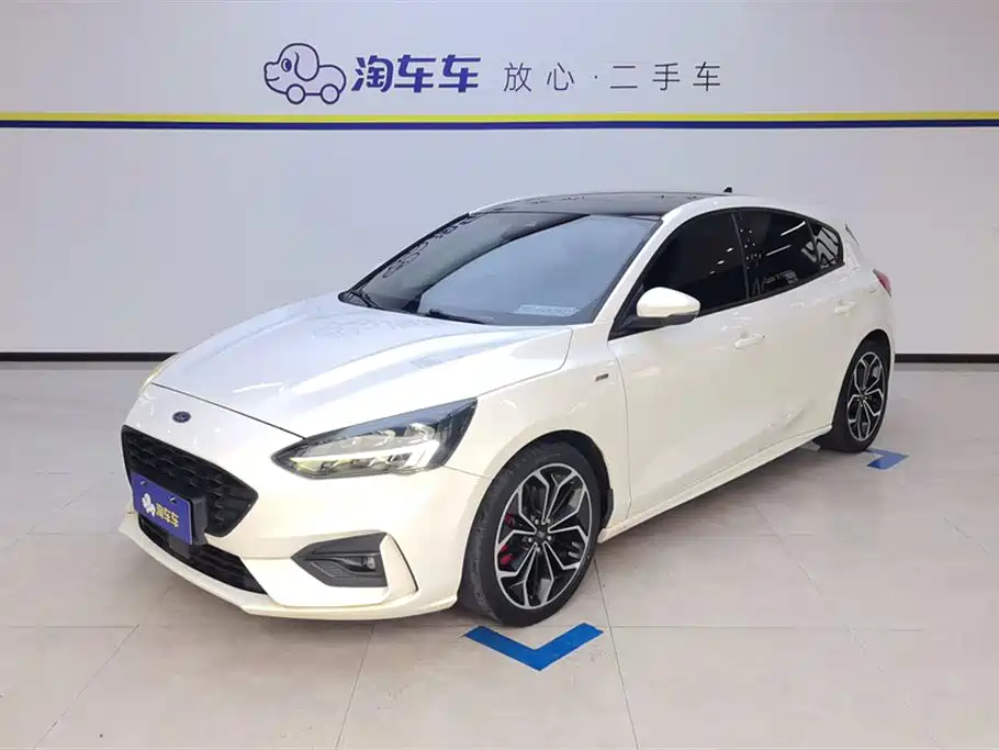 Ford Focus 2020 — фото 1