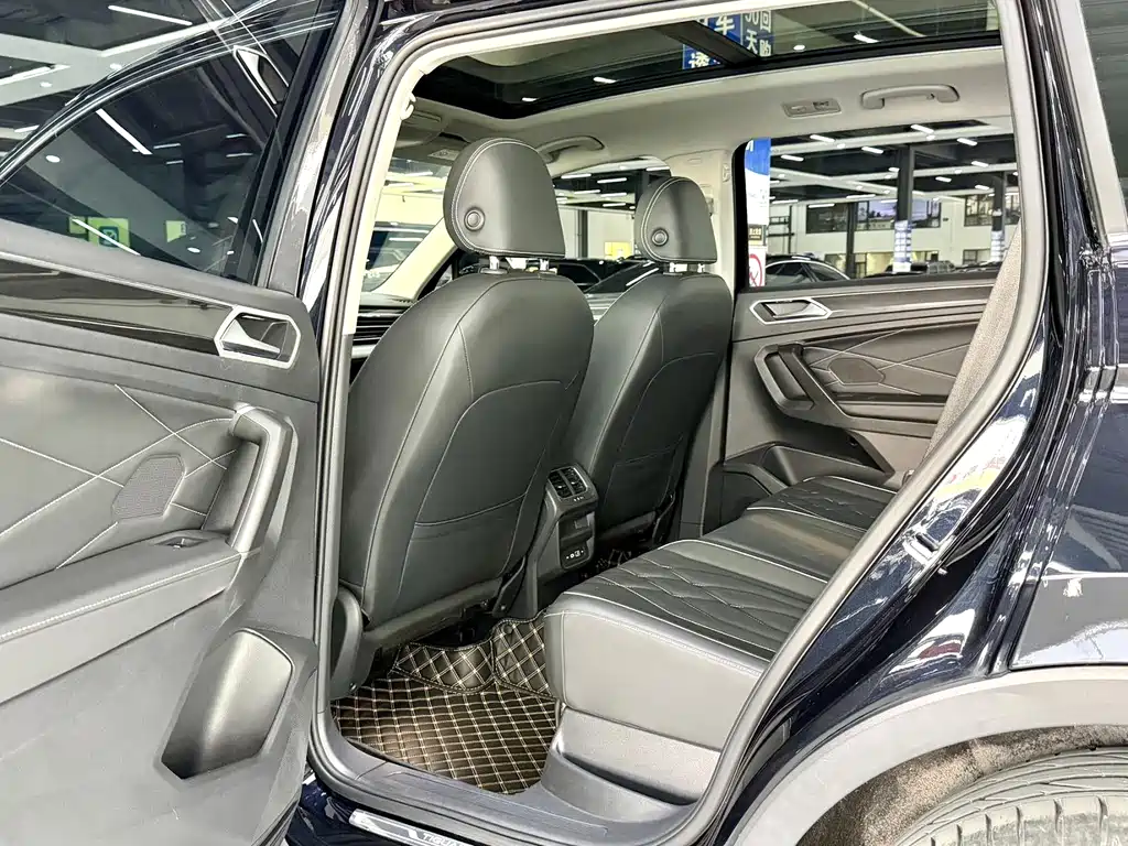 Volkswagen Tiguan L 2023 — фото 5