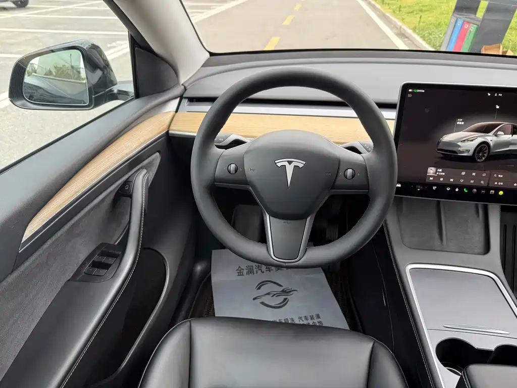 Tesla Model Y 2022 — фото 9