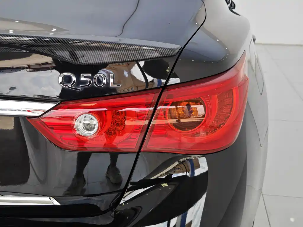 Infiniti Q50L 2017 — фото 20