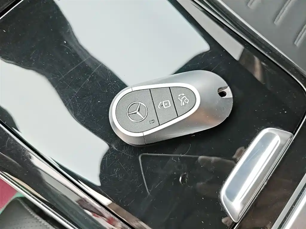 Mercedes-Benz C-Class 2023 — фото 9