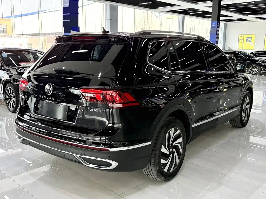 Volkswagen Tiguan L 2023 — фото 12