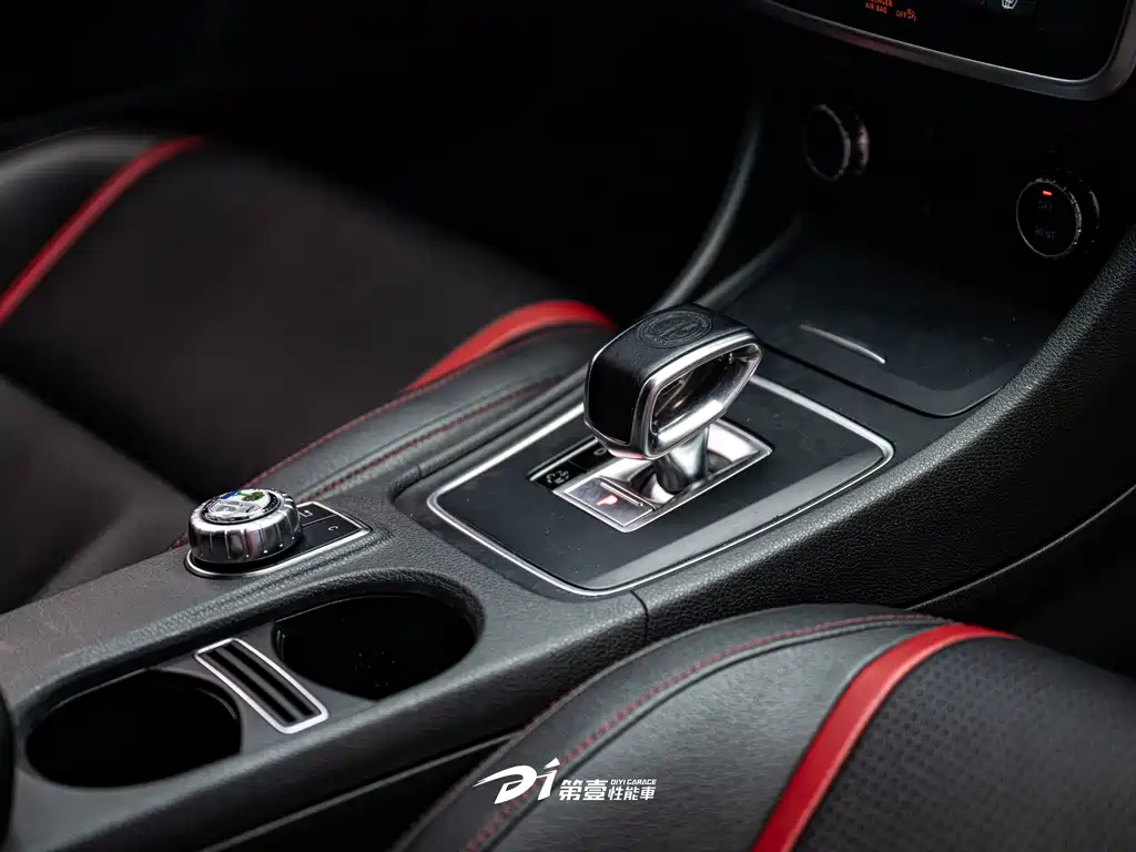 Mercedes-Benz GLA AMG 2015 — фото 10