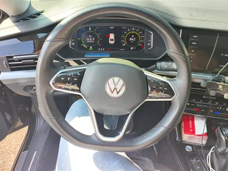 Volkswagen Passat PHEV 2023 — фото 15
