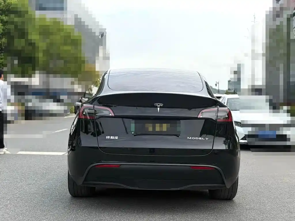 Tesla Model Y 2023 — фото 8