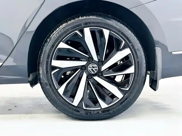 Volkswagen Passat 2022 — фото 16