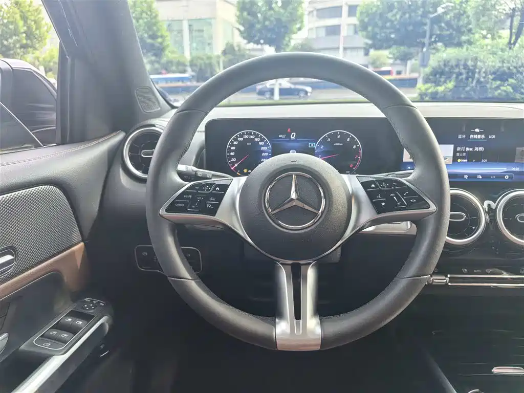 Mercedes-Benz GLB 2024 — фото 10