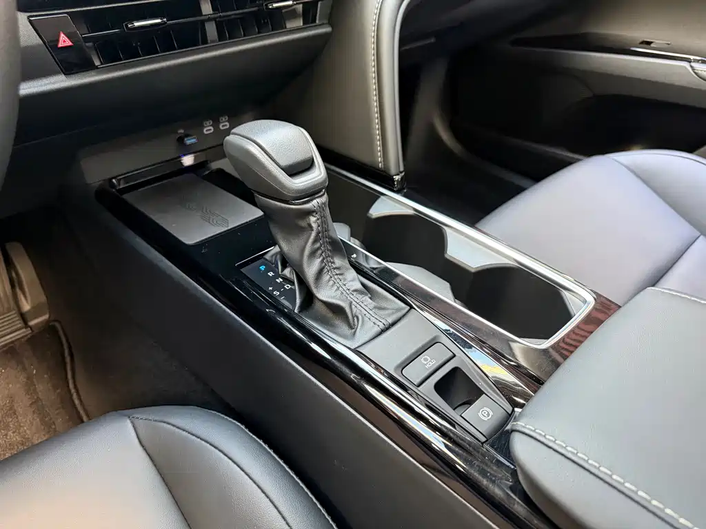 Toyota Camry 2025 — фото 10