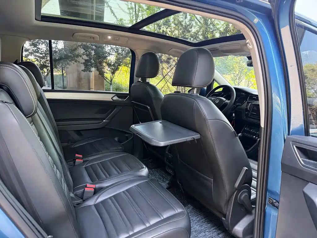 Volkswagen Touran 2018 — фото 14