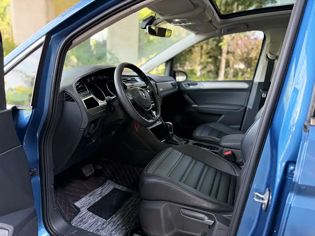 Volkswagen Touran 2018 — фото 10