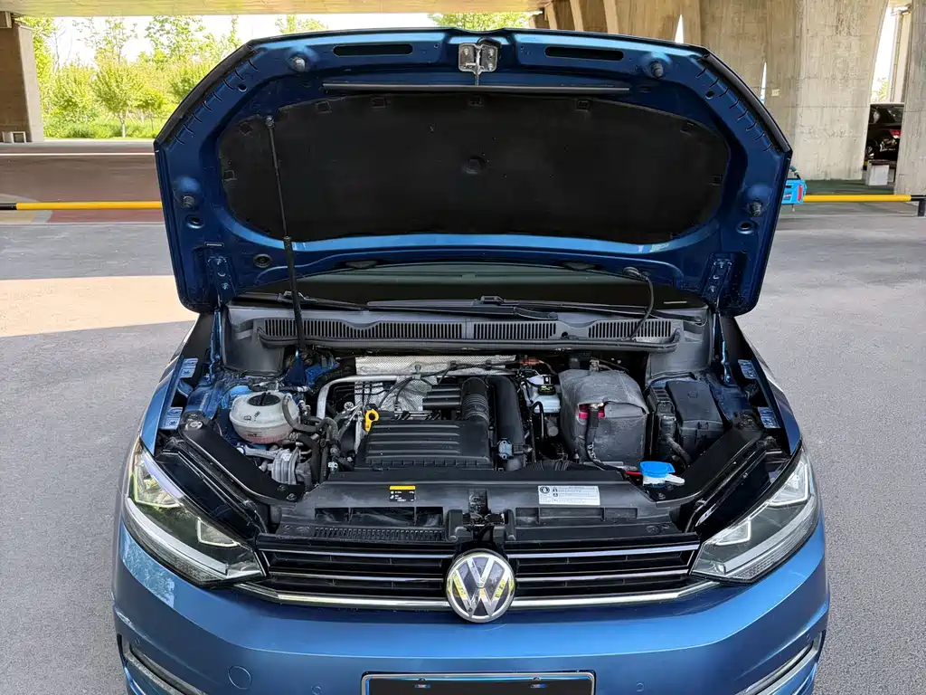 Volkswagen Touran 2018 — фото 21