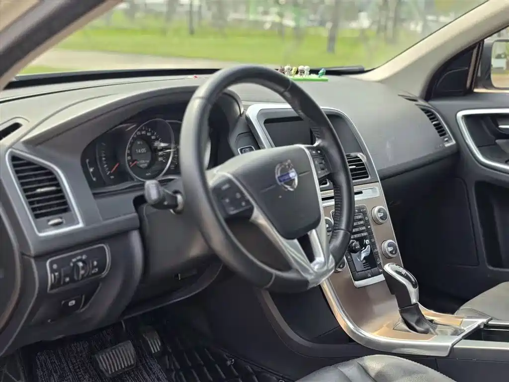 Volvo XC60 2016 — фото 12
