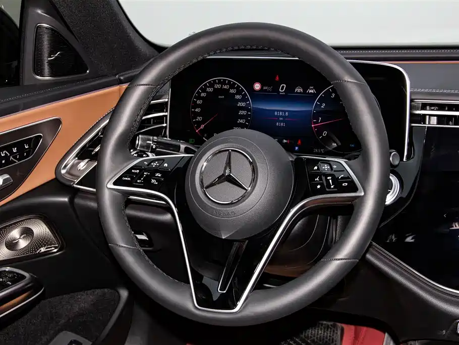 Mercedes-Benz E-Class 2025 — фото 15