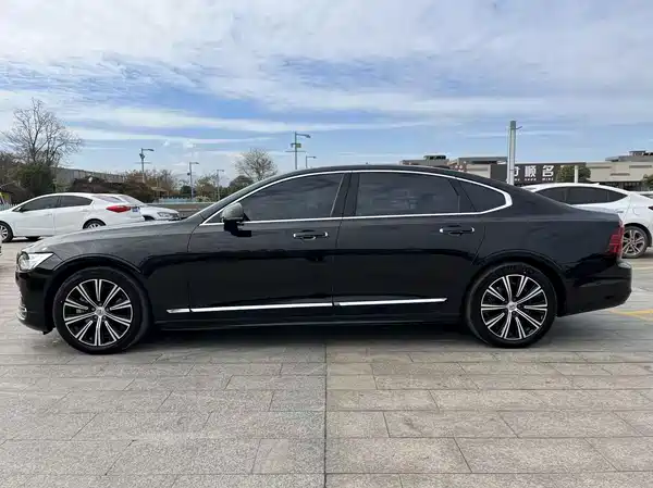 Volvo S90 2022