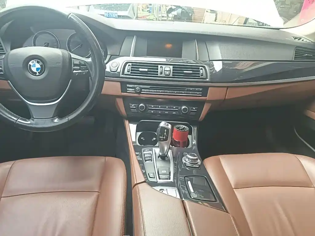 BMW 5 Series 2016 — фото 14