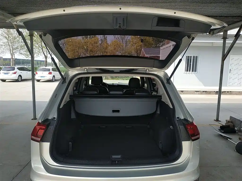 Volkswagen Tiguan L 2018 — фото 19