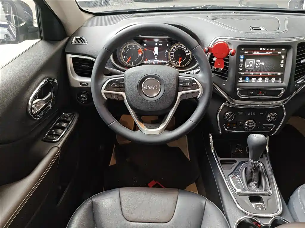 Jeep Cherokee 2017 — фото 11