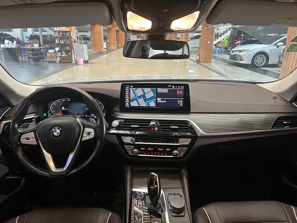 BMW 5 Series 2021 — фото 16