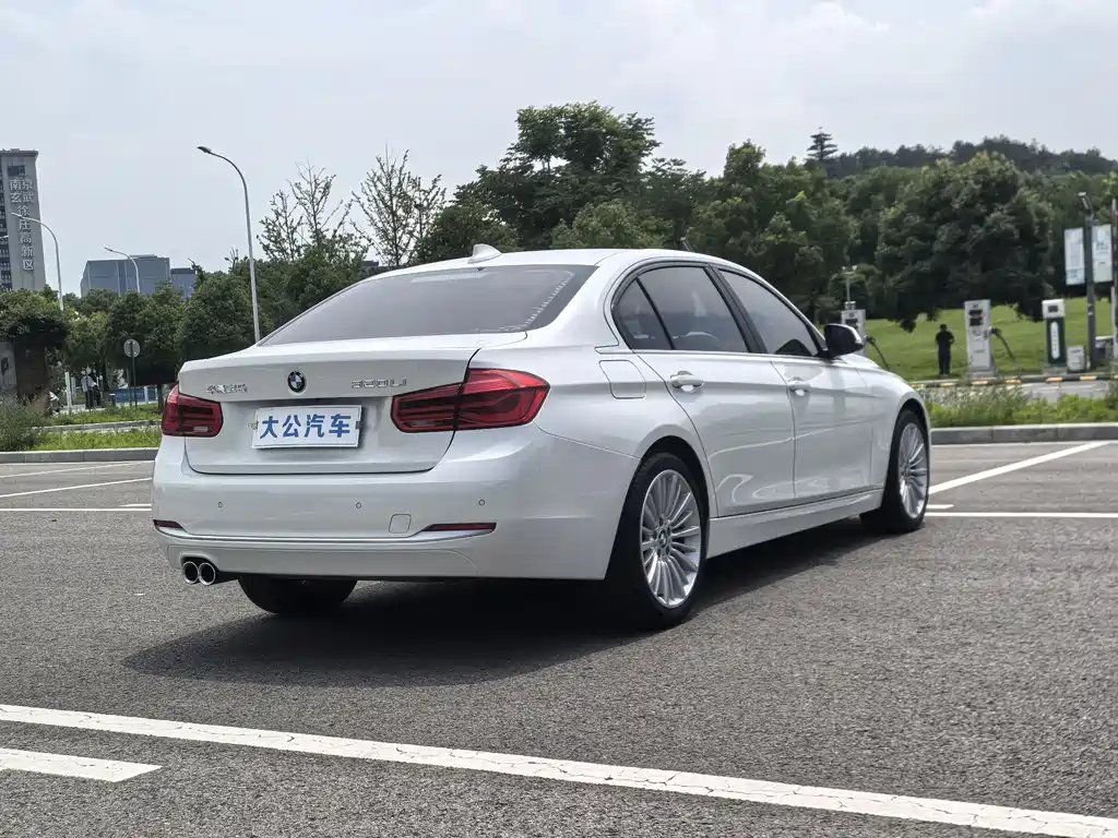 BMW 3 Series 2018 — фото 15