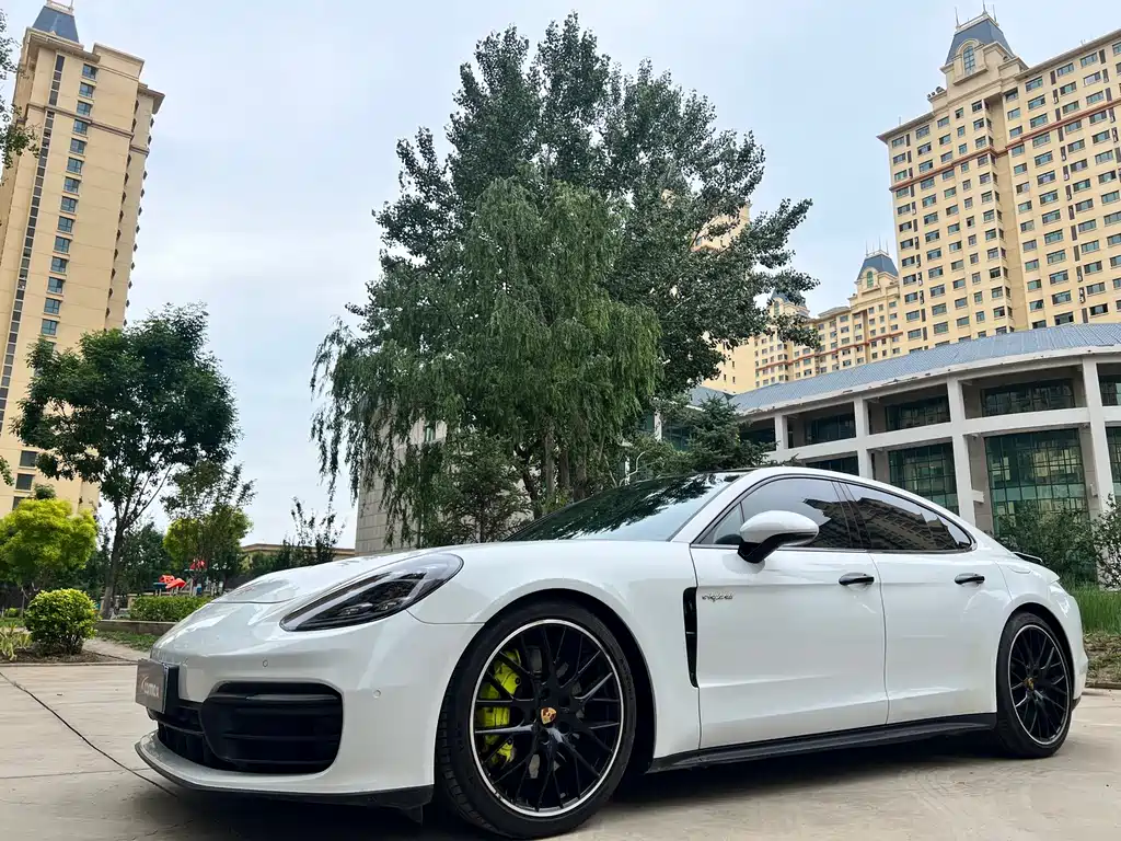 Porsche Panamera Hybrid 2024