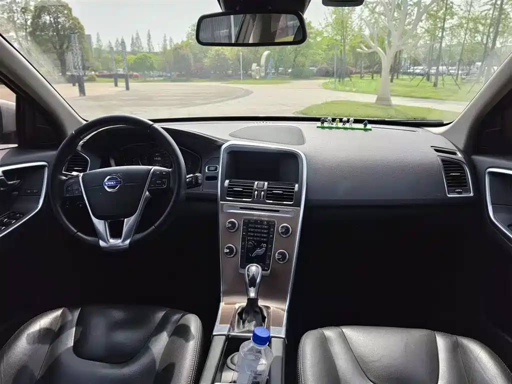 Volvo XC60 2016 — фото 15