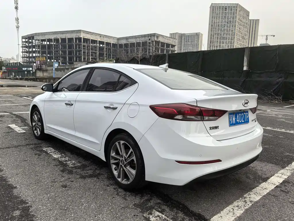 Hyundai Elantra 2019 — фото 4