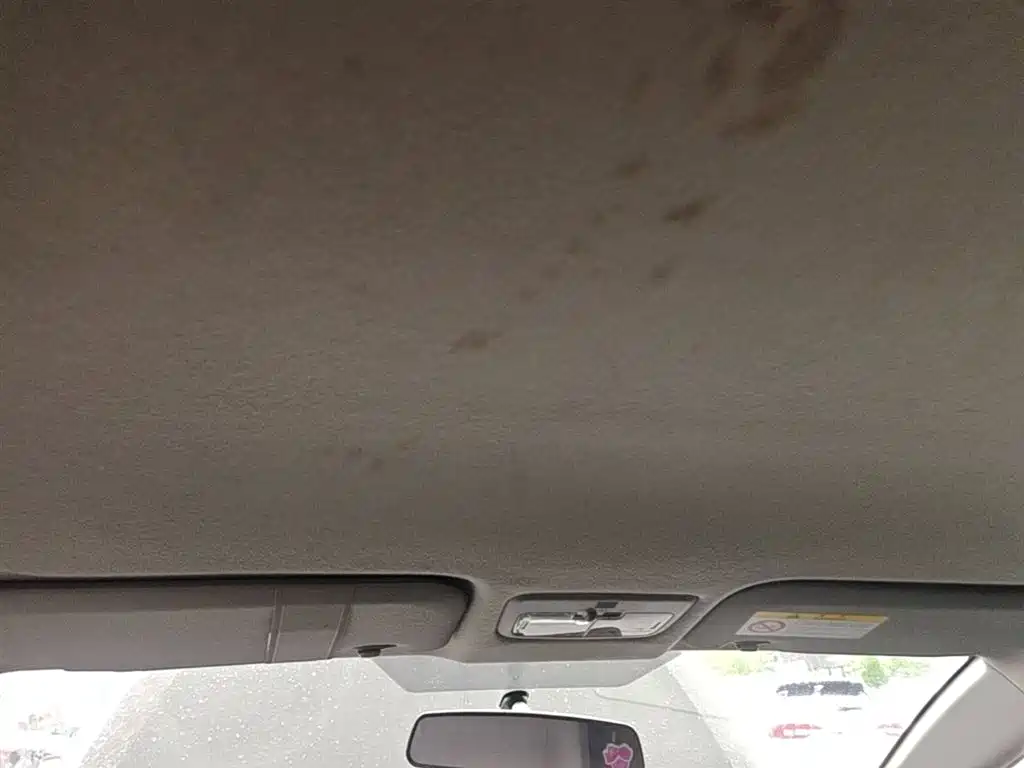Toyota Yaris L 2015 — фото 18