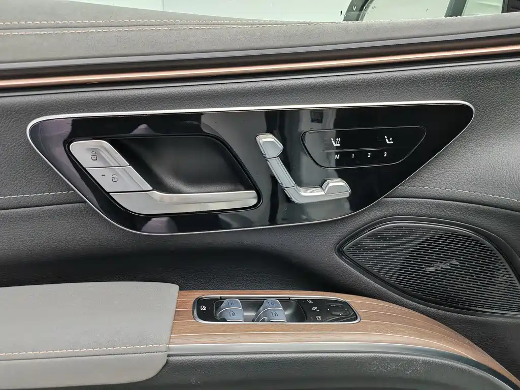 Mercedes-Benz EQS SUV 2025 — фото 16