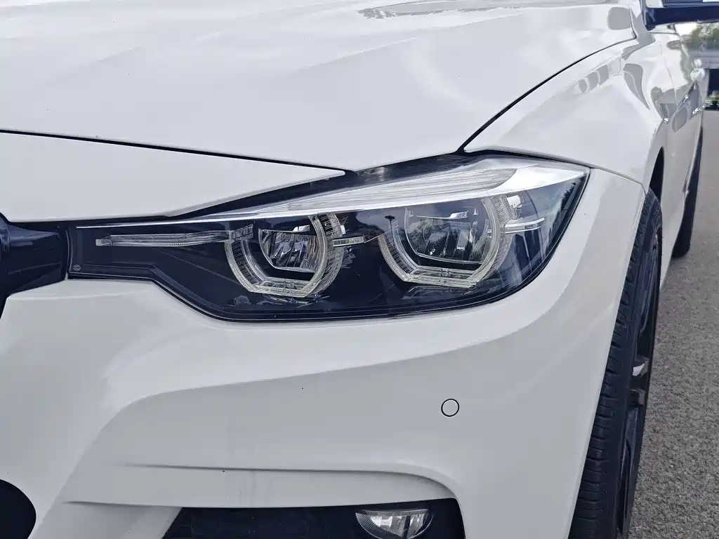 BMW 3 Series 2018 — фото 17