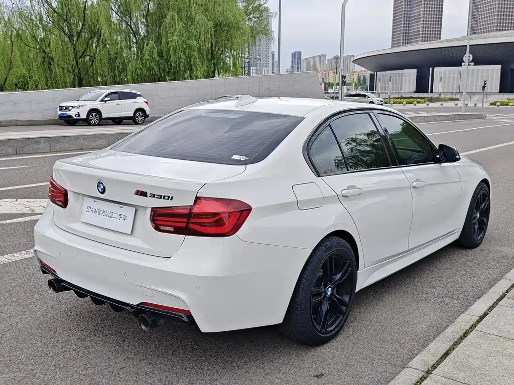 BMW 3 Series 2018 — фото 4