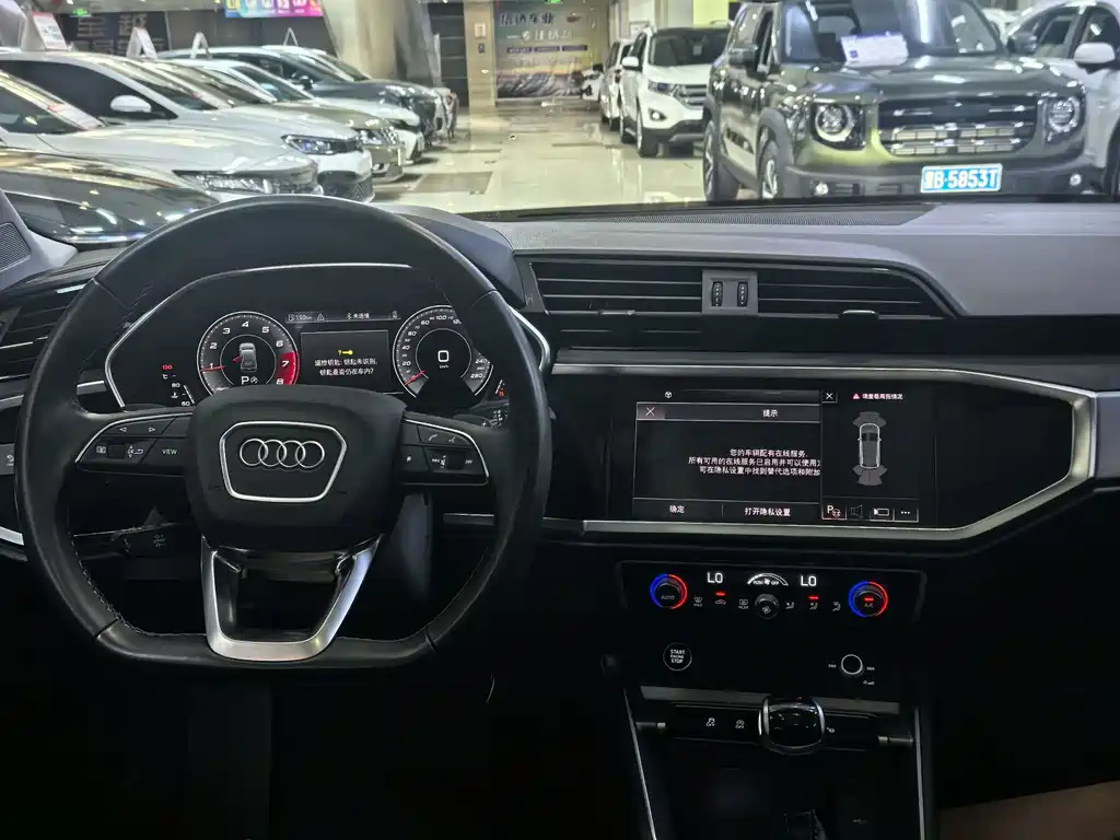 Audi Q3 2022 — фото 9