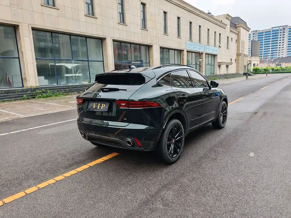 Jaguar E-PACE 2025 — фото 15