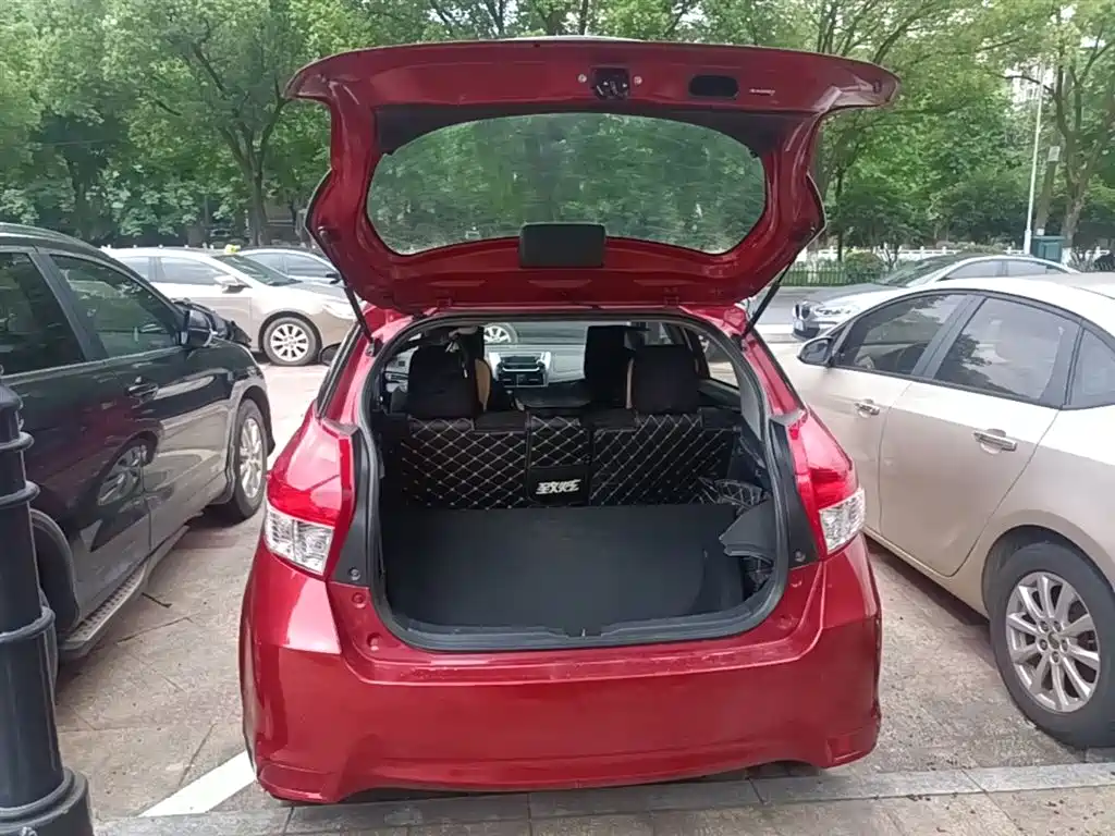 Toyota Yaris L 2015 — фото 19