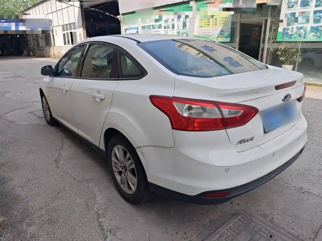 Ford Focus 2015 — фото 5