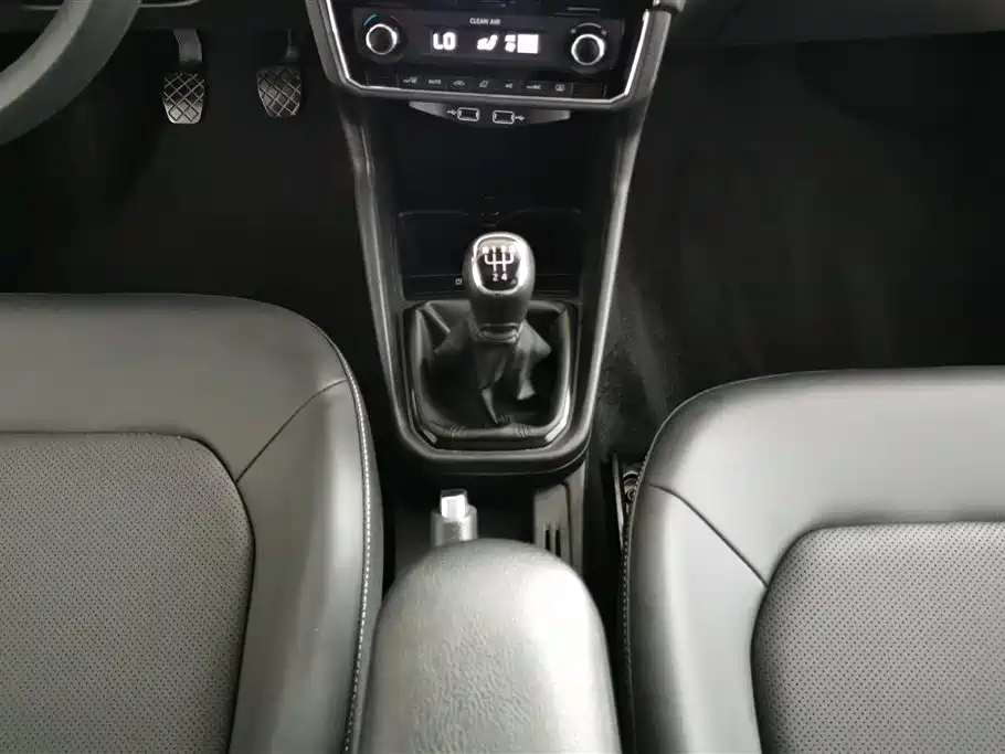 Skoda Rapid 2021 — фото 16