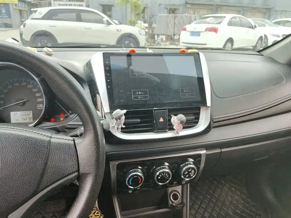 Toyota Yaris L 2017 — фото 13