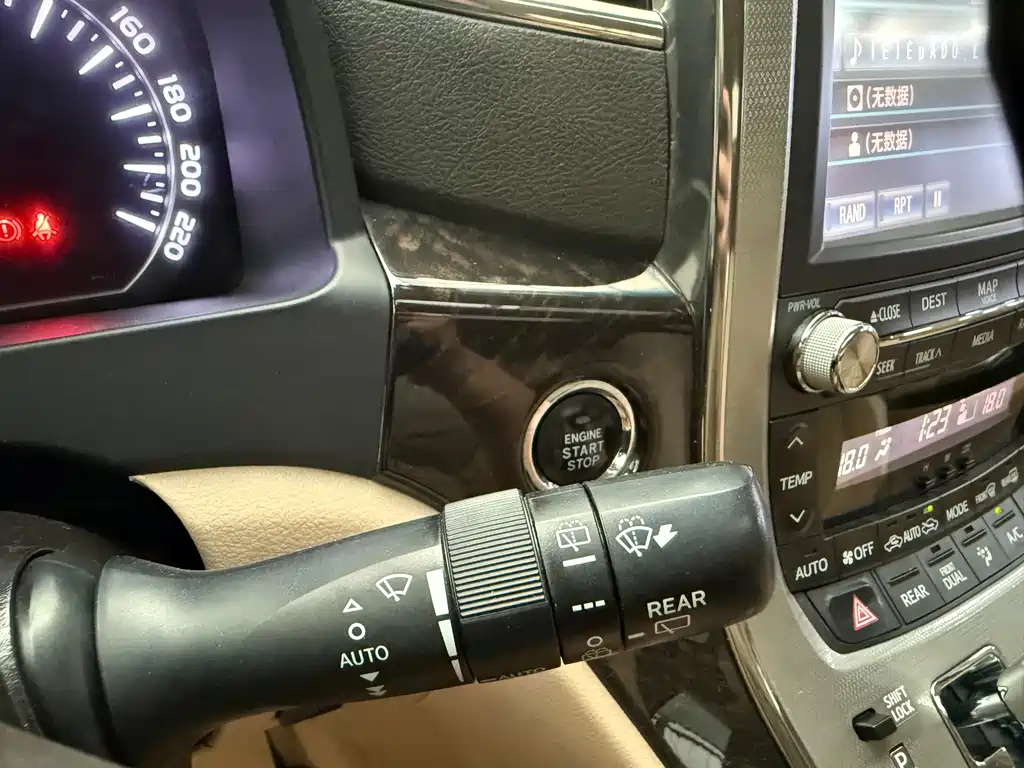 Toyota Alphard 2014 — фото 12