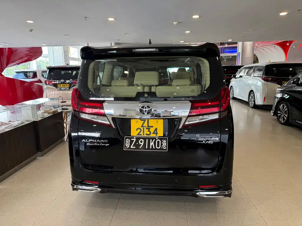 Toyota Alphard 2017 — фото 4