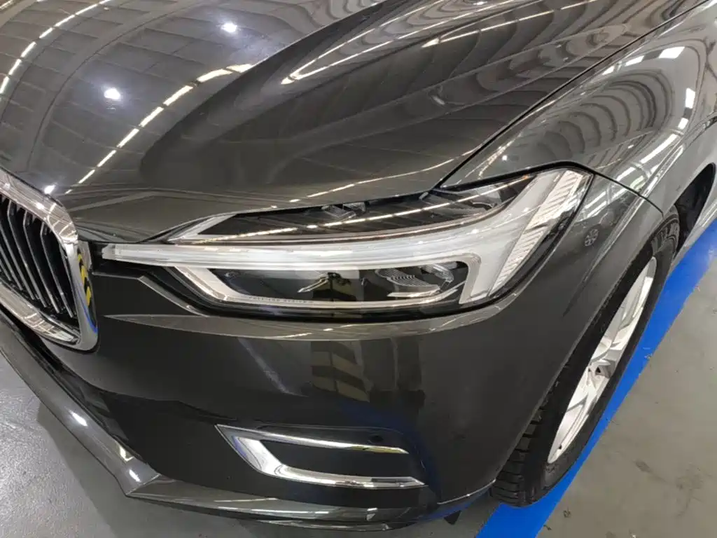 Volvo XC60 2019 — фото 24