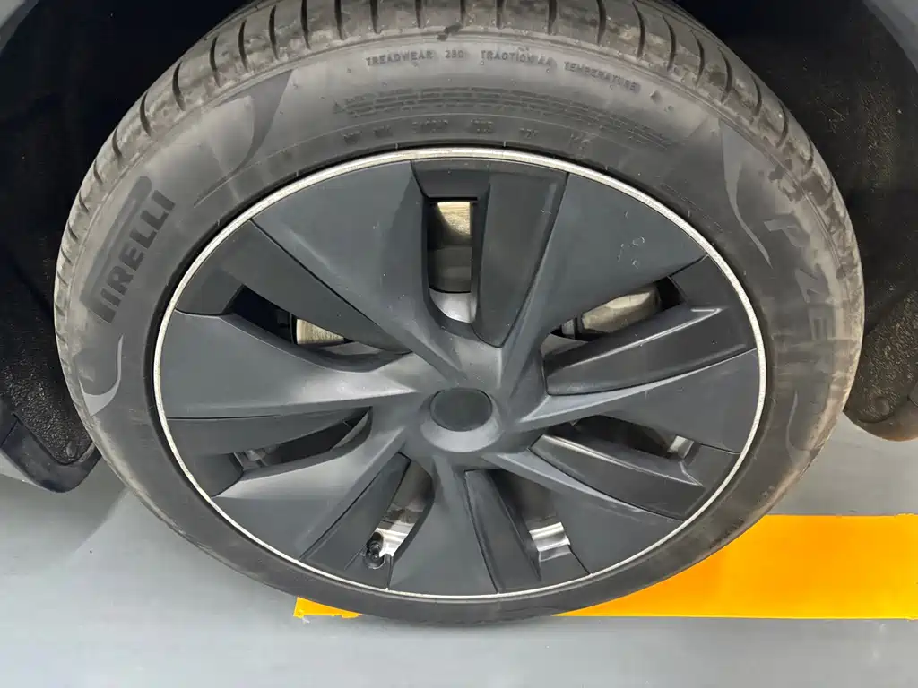 Tesla Model Y 2023 — фото 15