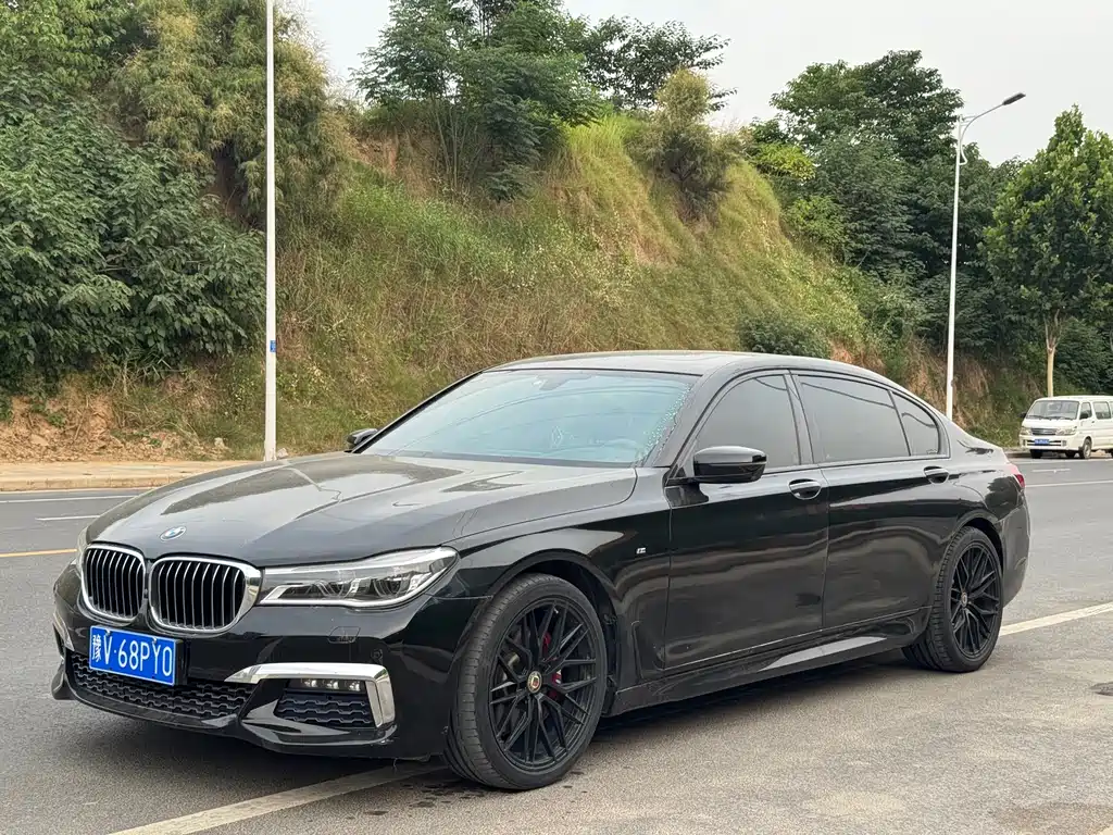 BMW 7 Series 2018 — фото 1