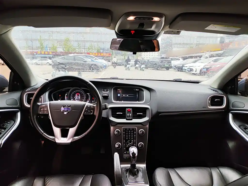 Volvo V40 2015 — фото 10